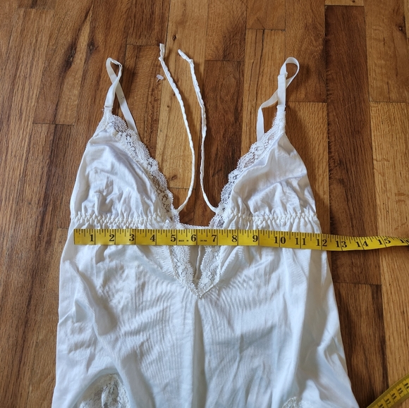 Lacey white bodysuit - Picture 3 of 4